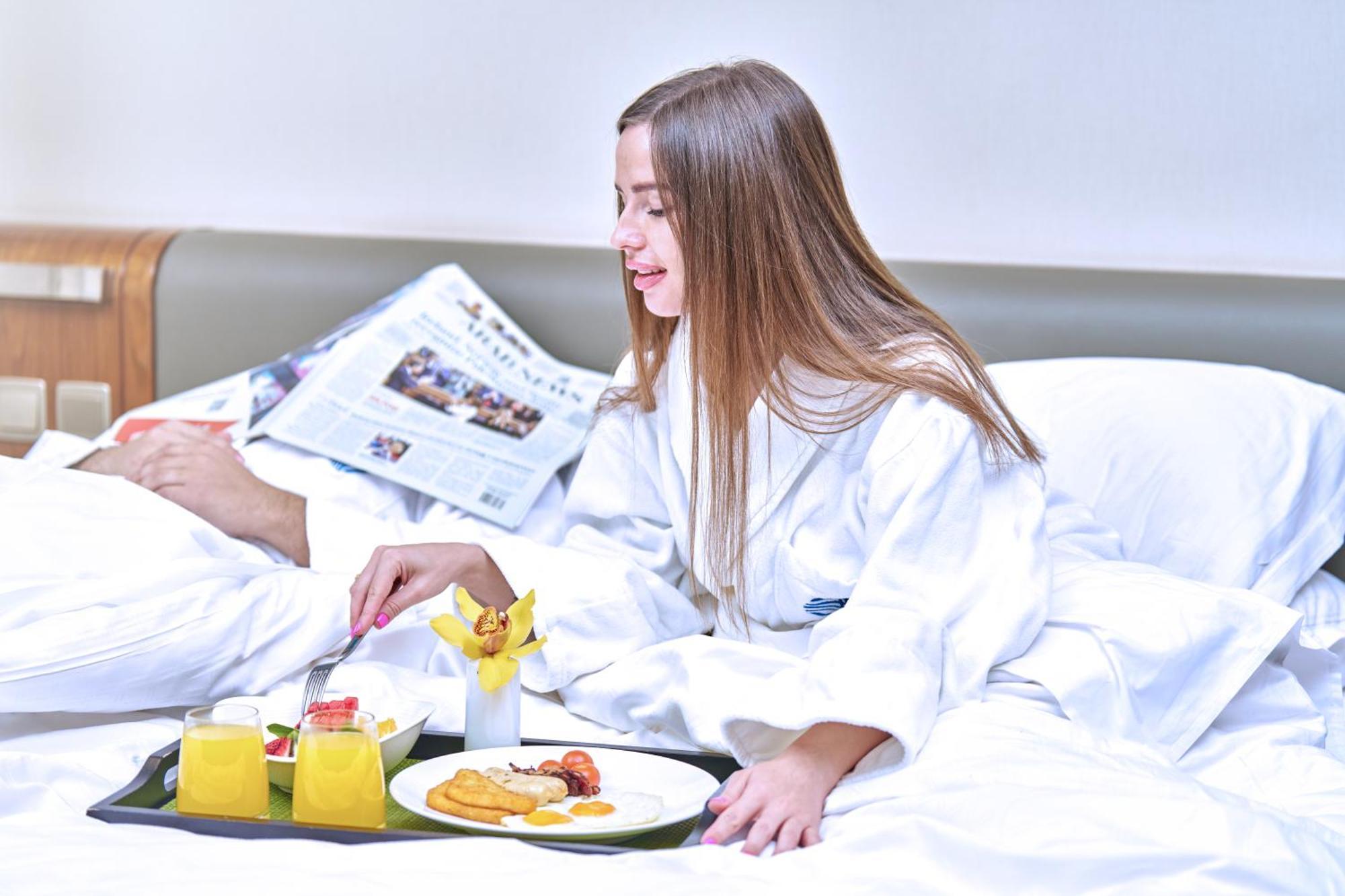 Rosh Rayhaan By Rotana Hotel Riyadh Exterior photo Room service