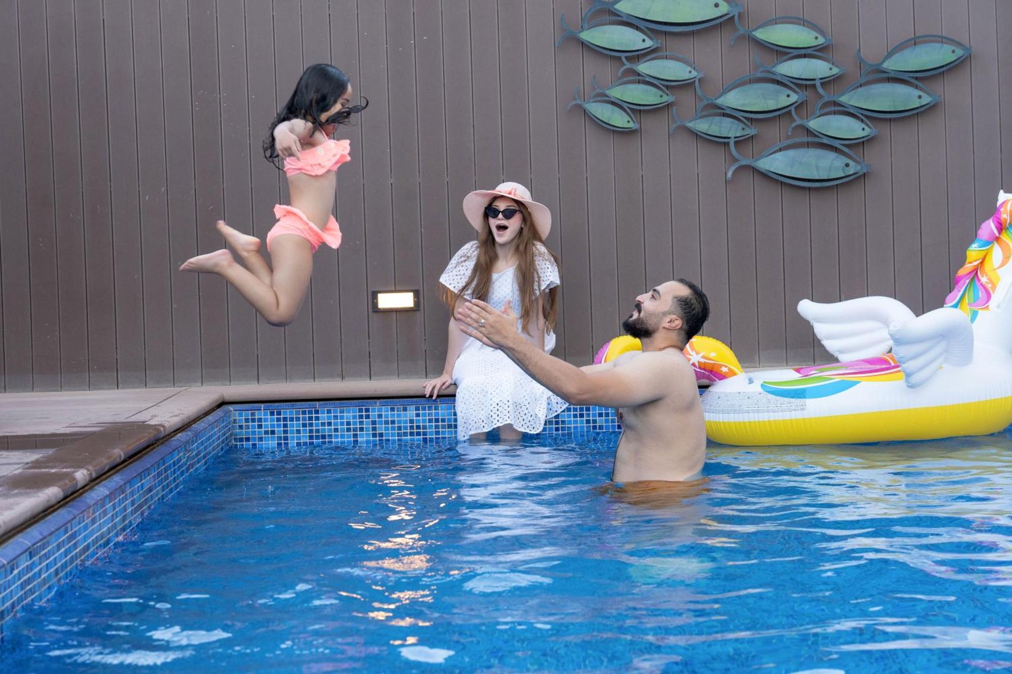 Rosh Rayhaan By Rotana Hotel Riyadh Exterior photo Swimming pool at the resort
